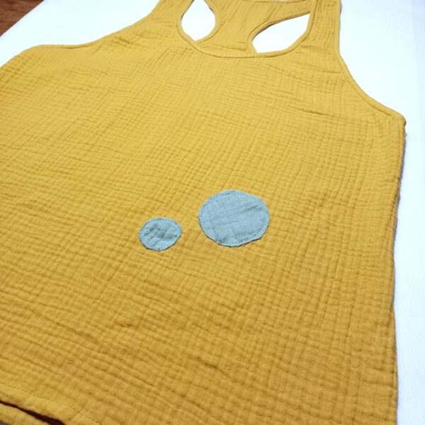 Camiseta Teta-friendly Mostaza