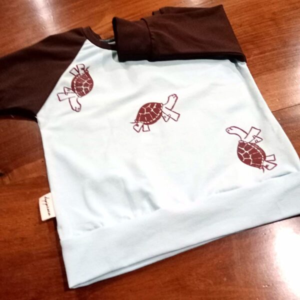 Camiseta Azul-choco con tortugas