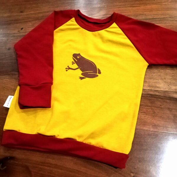 Camiseta Mostaza-burdeos con rana